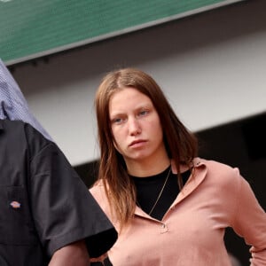 Thomas Ngijol, Gina Jimenez - Célébrités dans les tribunes des internationaux de France de Roland Garros à Paris le 31 mai 2022. © Cyril Moreau - Dominique Jacovides/Bestimage 
