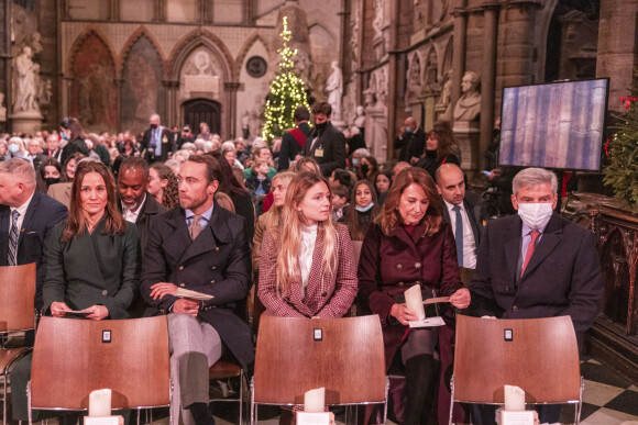La famille de la duchesse de Cambridge, Pippa Middleton, James Middleton, ses parents, Michael et Carol - Service de chant communautaire Together At Christmas à l'abbaye de Westminster, à Londres, le 8 décembre 2021.