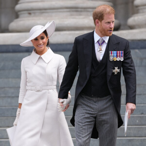 Le prince Harry, duc de Sussex, et Meghan Markle, duchesse de Sussex - Les membres de la famille royale et les invités à la sortie de la messe du jubilé, célébrée à la cathédrale Saint-Paul de Londres, Royaume Uni