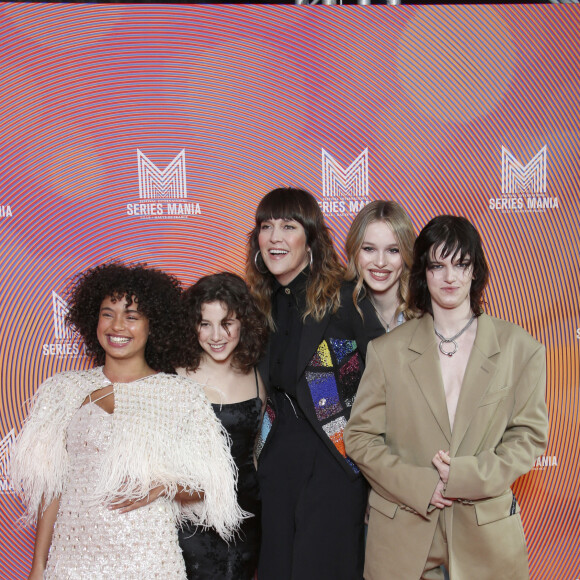 Saül Benchetrit, Paola Locatelli, Andréa Furet, Daphné Burki, Angèle Metzger de la série CHAIR TENDRE - Photocall de la soirée d'ouverture du Festival Séries Mania à Lille. Le 18 mars 2022 © Christophe Aubert via Bestimage