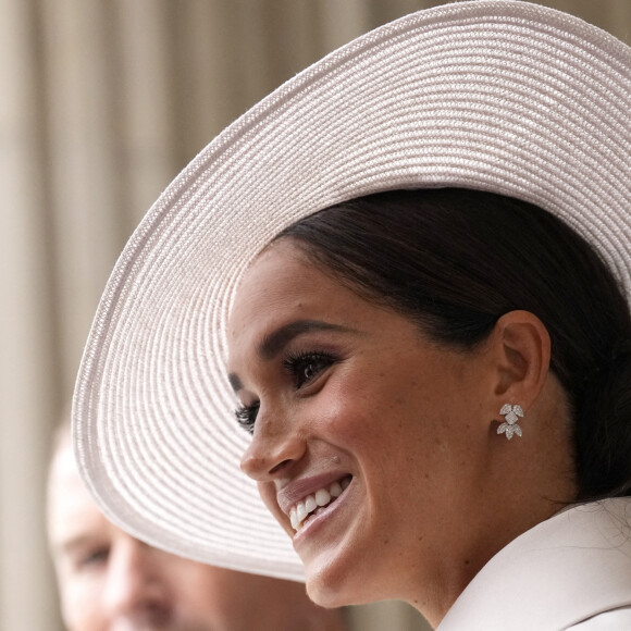 Le prince Harry, duc de Sussex, et Meghan Markle, duchesse de Sussex - Les membres de la famille royale et les invités lors de la messe célébrée à la cathédrale Saint-Paul de Londres, dans le cadre du jubilé de platine (70 ans de règne) de la reine Elisabeth II d'Angleterre. Londres, le 3 juin 2022. 