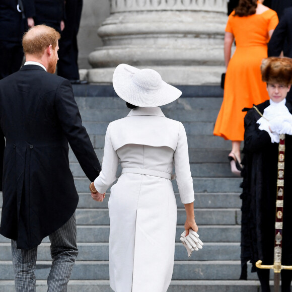 Le prince Harry, duc de Sussex, et Meghan Markle, duchesse de Sussex - Les membres de la famille royale et les invités lors de la messe célébrée à la cathédrale Saint-Paul de Londres, dans le cadre du jubilé de platine (70 ans de règne) de la reine Elisabeth II d'Angleterre. Londres, le 3 juin 2022. 