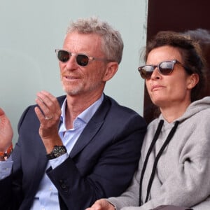 Denis Brogniart et sa femme Hortense dans les tribunes lors des Internationaux de France de Tennis de Roland Garros 2022. Paris, le 5 juin 2022. © Dominique Jacovides/Bestimage