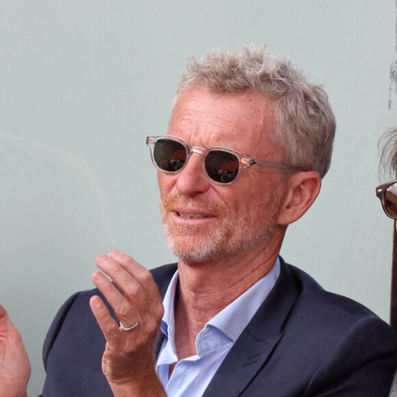 Denis Brogniart et sa femme Hortense dans les tribunes lors des Internationaux de France de Tennis de Roland Garros 2022. Paris, le 5 juin 2022. © Dominique Jacovides/Bestimage