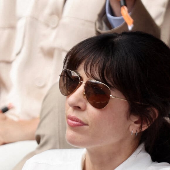 Nolwenn Leroy et son compagnon Arnaud Clément dans les tribunes lors des Internationaux de France de Tennis de Roland Garros 2022. Paris, le 5 juin 2022. © Dominique Jacovides/Bestimage