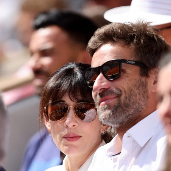 Nolwenn Leroy et son compagnon Arnaud Clément dans les tribunes lors des Internationaux de France de Tennis de Roland Garros 2022. Paris, le 5 juin 2022. © Dominique Jacovides/Bestimage