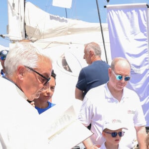 No Tabloïds - Le Prince Albert II de Monaco et ses enfants, le prince Jacques et la princesse Gabriella de Monaco - Cap Optimist en association avec la fondation princesse Charlène départ du port de Monaco pour une traversée jusqu'à Athènes en relais les Waterwoman pour un defi mondial caritatif inédit au profit des enfants vulnérables qui combattent le cancer Stéphanie Barneix, Emmanuelle Bescheron, Margot Calvet, Alexandra Lux, Marie Goyeneche, et Itziar Abascal. © Jean-Charles Vinaj/Pool Monaco/Bestimage