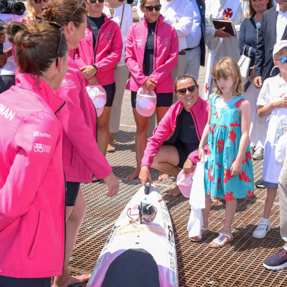 No Tabloïds - Le Prince Albert II de Monaco et ses enfants, le prince Jacques et la princesse Gabriella de Monaco - Cap Optimist en association avec la fondation princesse Charlène départ du port de Monaco pour une traversée jusqu'à Athènes en relais les Waterwoman pour un defi mondial caritatif inédit au profit des enfants vulnérables qui combattent le cancer Stéphanie Barneix, Emmanuelle Bescheron, Margot Calvet, Alexandra Lux, Marie Goyeneche, et Itziar Abascal. © Jean-Charles Vinaj/Pool Monaco/Bestimage
