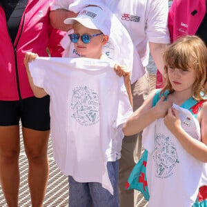 No Tabloïds - Le prince Jacques et la princesse Gabriella de Monaco - Cap Optimist en association avec la fondation princesse Charlène départ du port de Monaco pour une traversée jusqu’à Athènes en relais les Waterwoman pour un defi mondial caritatif inédit au profit des enfants vulnérables qui combattent le cancer Stéphanie Barneix, Emmanuelle Bescheron, Margot Calvet, Alexandra Lux, Marie Goyeneche, et Itziar Abascal. © Jean-Charles Vinaj/Pool Monaco/Bestimage  Prince Albert II of Monaco, Prince Jacques of Monaco and Princess Gabriella during the Riviera Water Bike Challenge 2022 in Monaco on June 5 2022. 