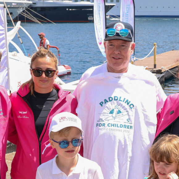 No Tabloïds - Le Prince Albert II de Monaco et ses enfants, le prince Jacques et la princesse Gabriella de Monaco - Cap Optimist en association avec la fondation princesse Charlène départ du port de Monaco pour une traversée jusqu'à Athènes en relais les Waterwoman pour un defi mondial caritatif inédit au profit des enfants vulnérables qui combattent le cancer Stéphanie Barneix, Emmanuelle Bescheron, Margot Calvet, Alexandra Lux, Marie Goyeneche, et Itziar Abascal. © Jean-Charles Vinaj/Pool Monaco/Bestimage