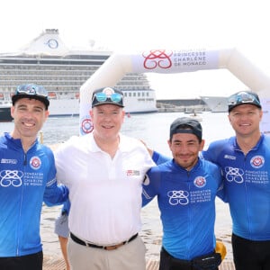 Le prince Albert II de Monaco, Gareth Wittstock et guest - Le Riviera Water Bike Challenge est de retour en 2022 ! Cet événement sportif organisé par la Fondation Princesse Charlène de Monaco s'est déroulé le 5 juin, au départ du Yacht Club de Monaco. Les participants, aux côtés de célébrités sportives ont formé des équipes de 5 pour une course de water bike en relais dans le port de Monaco, afin de lever des fonds pour la prévention de la noyade. Ces fonds financeront le projet "Swim for Safety" au Sri Lanka, pour enseigner la natation et la sécurité aquatique aux enfants défavorisés. © Jean-Charles Vinaj/Pool Monaco/Bestimage