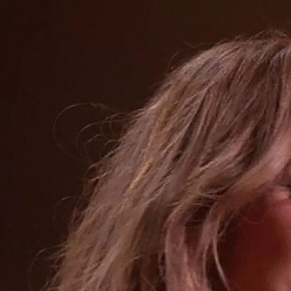 Jennifer Lopez émue aux larmes en recevant le trophée "Generation Award" aux MTV Movie & TV Awards à Santa Monica, le 5 juin 2022.