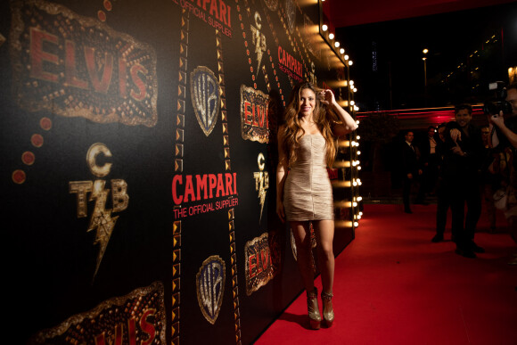 Shakira quitte la soirée du biopic "Elvis" lors du 75ème Festival International du Film de Cannes, le 25 mai 2022. © Tiziano Da Silva / Bestimage