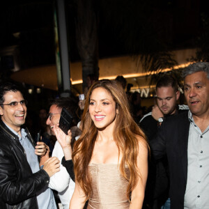 Shakira quitte la soirée du biopic "Elvis" lors du 75ème Festival International du Film de Cannes, le 25 mai 2022. © Tiziano Da Silva / Bestimage