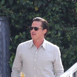 Exclusif - Brad Pitt, avec une moustache, est sur le tournage du film Babylon à Los Angeles le 4 octobre 2021. 