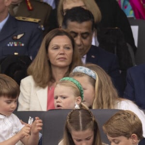 Catherine (Kate) Middleton, duchesse de Cambridge, Le prince Louis de Cambridge, La princesse Charlotte de Cambridge, Le prince George de Cambridge, Mike Tindall, Mia Grace Tindall, Lena Elizabeth Tindall, Savannah Phillips - Jubilé de platine de la reine Elisabeth II d'Angleterre à Bukingham Palace à Londres, le 5 juin 2022. 