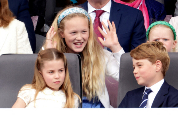 La princesse Charlotte, Savannah Phillips, le prince George et lena Tindall - La famille royale d'Angleterre lors de la parade devant le palais de Buckingham, à l'occasion du jubilé de la reine d'Angleterre. Le 5 juin 2022 