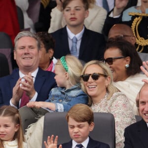 La princesse Charlotte, le prince George et le prince William, duc de Cambridge Lena Tindall et Zara Tindall - La famille royale d'Angleterre lors de la parade devant le palais de Buckingham, à l'occasion du jubilé de la reine d'Angleterre. Le 5 juin 2022 