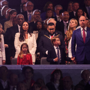 Kate Catherine Middleton, duchesse de Cambridge, la princesse Charlotte, le prince George et le prince William, duc de Cambridge - La famille royale d'Angleterre lors du concert devant le palais de Buckingham à Londres, à l'occasion du jubilé de platine de la reine d'Angleterre. Le 4 juin 2022 