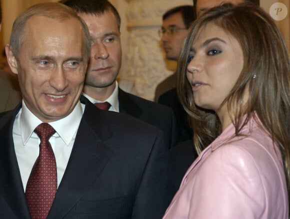 Archives - Vladimir Poutine et Alina Kabaeva - Le président de Russie rencontre les champions olympiques. Le 4 novembre 2004