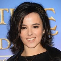 Alizée : Sa fille Maggy, adorable en robe de princesse, se la coule douce en Corse