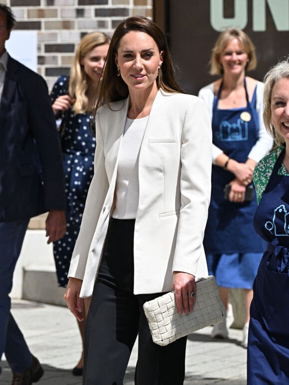 Catherine (Kate) Middleton, duchesse de Cambridge, quitte le centre "Little Village" à Londres, le 8 juin 2022.