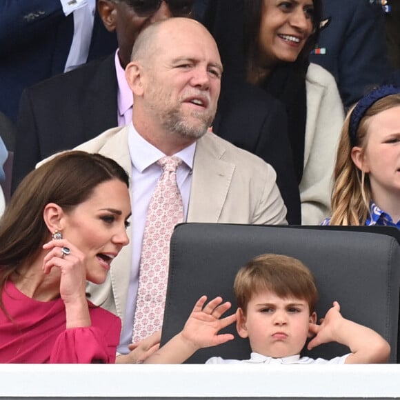 Kate Catherine Middleton, duchesse de Cambridge, le prince Louis, Mike Tindall, Mia Tindall - La famille royale d'Angleterre lors de la parade devant le palais de Buckingham, à l'occasion du jubilé de la reine d'Angleterre. le 5 juin 2022