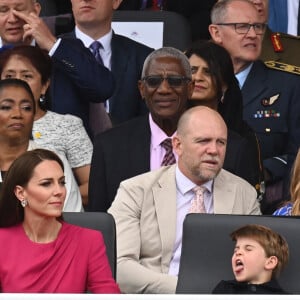 Kate Catherine Middleton, duchesse de Cambridge, le prince Louis, la princesse Charlotte, Mike Tindall, Mia Tindall - La famille royale d'Angleterre lors de la parade devant le palais de Buckingham, à l'occasion du jubilé de la reine d'Angleterre. le 5 juin 2022