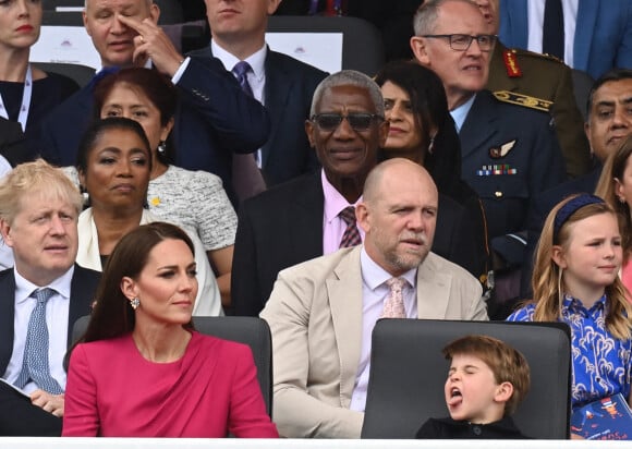 Kate Catherine Middleton, duchesse de Cambridge, le prince Louis, la princesse Charlotte, Mike Tindall, Mia Tindall - La famille royale d'Angleterre lors de la parade devant le palais de Buckingham, à l'occasion du jubilé de la reine d'Angleterre. le 5 juin 2022