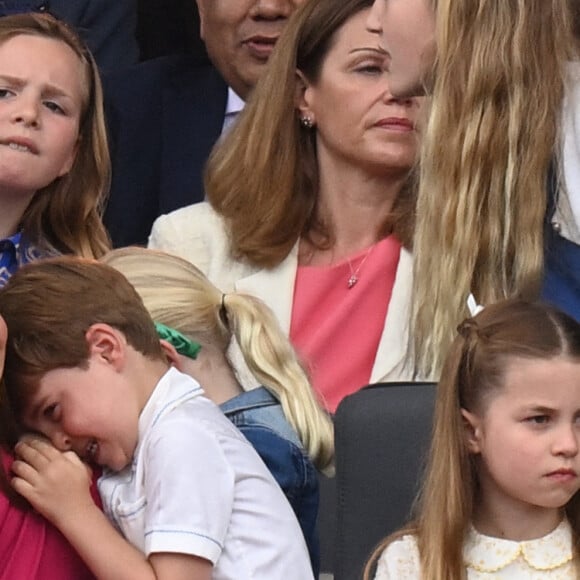 Kate Catherine Middleton, duchesse de Cambridge, le prince Louis, la princesse Charlotte, Mike Tindall, Mia Tindall - La famille royale d'Angleterre lors de la parade devant le palais de Buckingham, à l'occasion du jubilé de la reine d'Angleterre. le 5 juin 2022