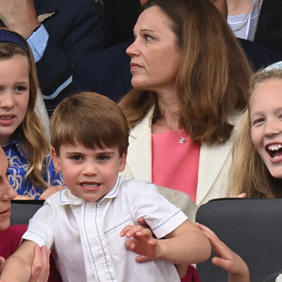 Kate Catherine Middleton, duchesse de Cambridge, le prince Louis, la princesse Charlotte, Mike Tindall, Mia Tindall - La famille royale d'Angleterre lors de la parade devant le palais de Buckingham, à l'occasion du jubilé de la reine d'Angleterre. le 5 juin 2022