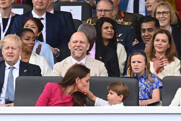 Kate Catherine Middleton, duchesse de Cambridge, le prince Louis, la princesse Charlotte, Mike Tindall, Mia Tindall - La famille royale d'Angleterre lors de la parade devant le palais de Buckingham, à l'occasion du jubilé de la reine d'Angleterre. le 5 juin 2022