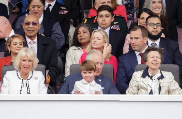La princesse Anne, Peter Phillips et Lynsday Wallace - La famille royale d'Angleterre lors de la parade devant le palais de Buckingham, à l'occasion du jubilé de la reine d'Angleterre. Le 5 juin 2022