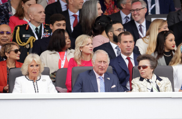 La princesse Anne, Peter Phillips et Lynsday Wallace - La famille royale d'Angleterre lors de la parade devant le palais de Buckingham, à l'occasion du jubilé de la reine d'Angleterre. Le 5 juin 2022