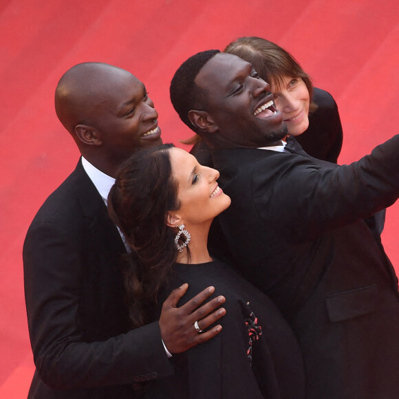 Alassane Diong, Omar Sy et sa femme Hélène - Montée des marches du film " Top Gun : Maverick " lors du 75ème Festival International du Film de Cannes. Le 18 mai 2022 © Giancarlo Gorassini / Bestimage 