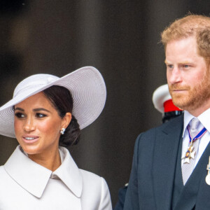 Le prince Harry, duc de Sussex, et Meghan Markle, duchesse de Sussex - Les membres de la famille royale et les invités lors de la messe célébrée à la cathédrale Saint-Paul de Londres, dans le cadre du jubilé de platine (70 ans de règne) de la reine Elisabeth II d'Angleterre. Londres, le 3 juin 2022.