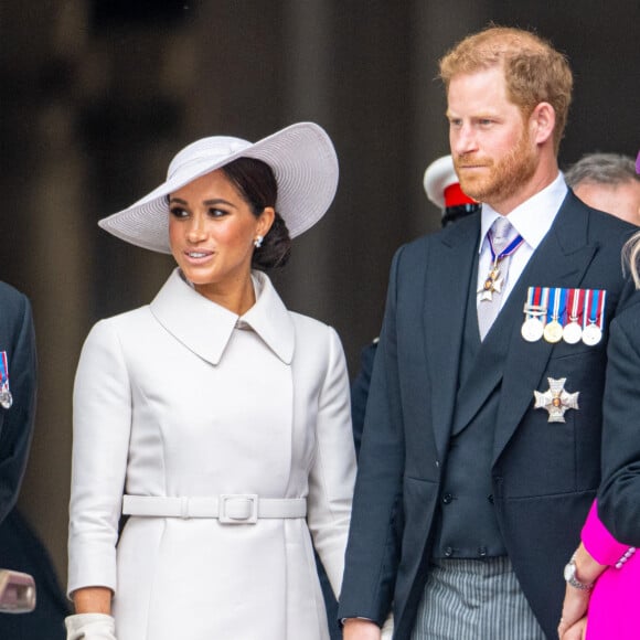 Le prince Harry, duc de Sussex, et Meghan Markle, duchesse de Sussex - Les membres de la famille royale et les invités lors de la messe célébrée à la cathédrale Saint-Paul de Londres, dans le cadre du jubilé de platine (70 ans de règne) de la reine Elisabeth II d'Angleterre. Londres, le 3 juin 2022.