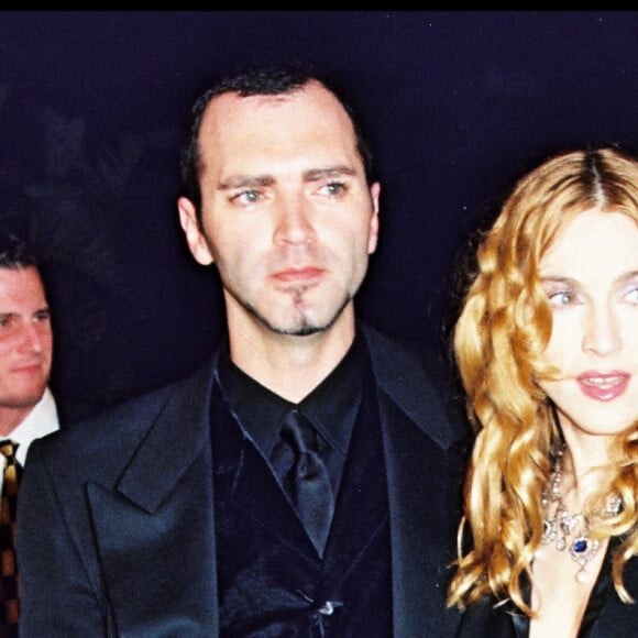 Madonna et son frère Christopher Ciccone - Soirée du magazine Vanity Faire chez Morton's à Los Angeles le 26 mars 1998
