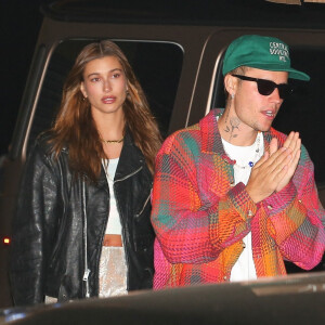 Exclusif - Hailey Bieber Baldwin et son mari Justin Bieber à la sortie du restaurant "Nobu" à Los Angeles, le 30 mai 2022. 