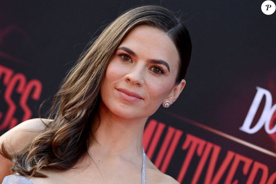 https://static1.purepeople.com/articles/0/49/27/50/@/7154086-hayley-atwell-a-la-premiere-du-film-doc-950x0-2.jpg