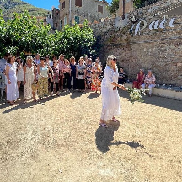 Mariage de Christine Bravo et Stéphane Bachot, le 11 juin 2022 en Corse. Photo partagée par un invité du couple sur Instagram.