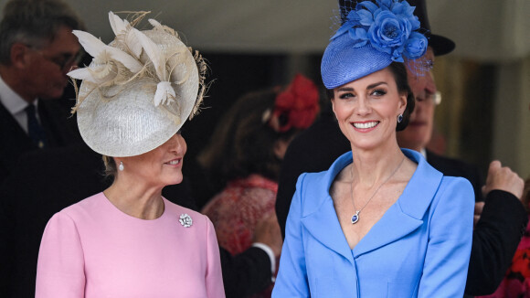 Kate Middleton irréprochable en bleu royal : sortie soignée, une absence fait beaucoup parler