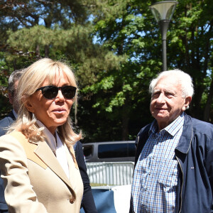 Brigitte Macron - Le président Emmanuel Macron a voté au Touquet pour le premier tour des élections législatives le 12 juin 2022. © Giancarlo Gorassini / Bestimage 