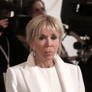 Le président français accompagné de la première dame, Brigitte Macron durant l'investiture pour un second mandat présidentiel après sa réélection, lors d'une cérémonie au palais de l'Élysée à Paris, France, le 7 mai 2022.© Stéphane Lemouton/Bestimage 