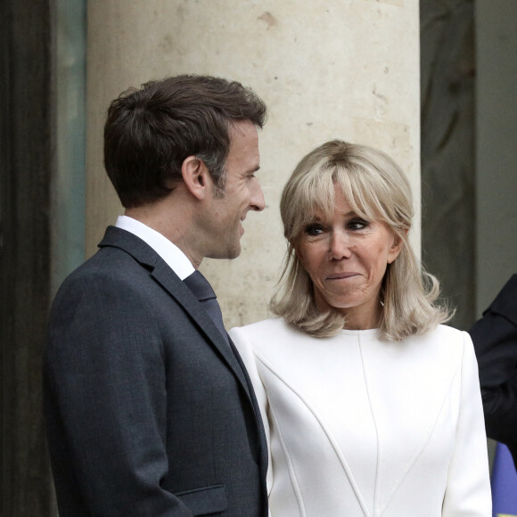 Le président français Emmanuel Macron accompagné de la première dame, Brigitte Macron reçoit Narendra Modi, Premier ministre de la République de l'Inde, pour un entretien au palais de l'Elysée, Paris, France, 4 mai 2022. © Stéphane Lemouton/Bestimage 