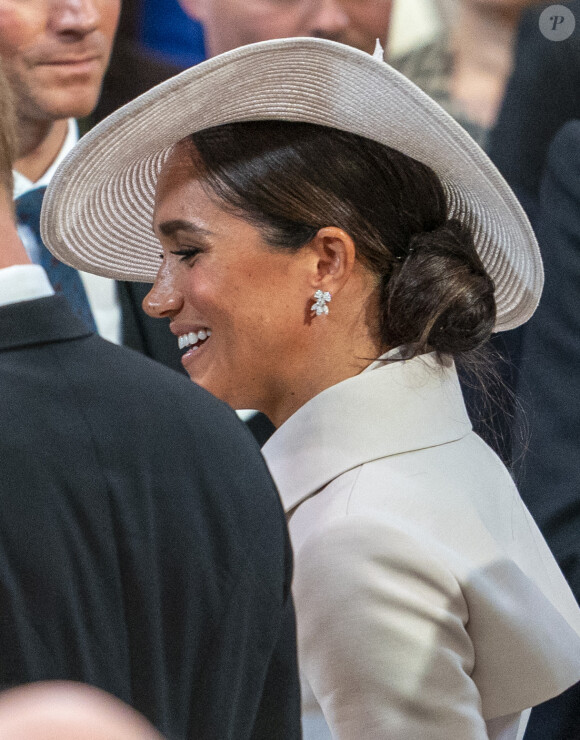 Meghan Markle lors de la messe célébrée à la cathédrale Saint-Paul de Londres, dans le cadre du jubilé de platine de la reine Elizabeth II d'Angleterre. Londres, le 3 juin 2022.