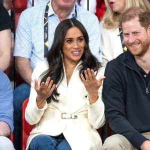 Le prince Harry et Meghan Markle assistent à la finale d'athlétisme, au deuxième jour des Invictus Games 2020 à La Haye, le 17 avril 2022.