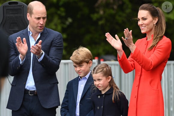 Le prince William, duc de Cambridge, et Catherine (Kate) Middleton, duchesse de Cambridge, accompagnés de leurs enfants, le prince George de Cambridge et la princesse Charlotte de Cambridge en visite au château de Cardiff, Royaume Uni, le 4 juin 2022, à l'occasion du jubilé de platine de la reine d'Angleterre. 