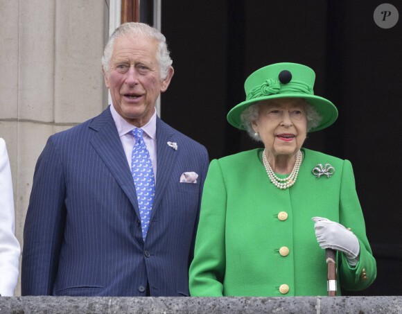 Le prince Charles, prince de Galles, La reine Elisabeth II d'Angleterre - Jubilé de platine de la reine Elisabeth II d'Angleterre à Bukingham Palace à Londres, le 5 juin 2022. 