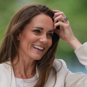 Catherine (Kate) Middleton, duchesse de Cambridge, visite le centre de Little Village pour savoir comment la banque pour bébés soutient les familles locales à Wembley, Londres, le 8 juin 2022. 